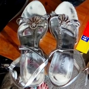 Cutest hot tomato shoes size 8